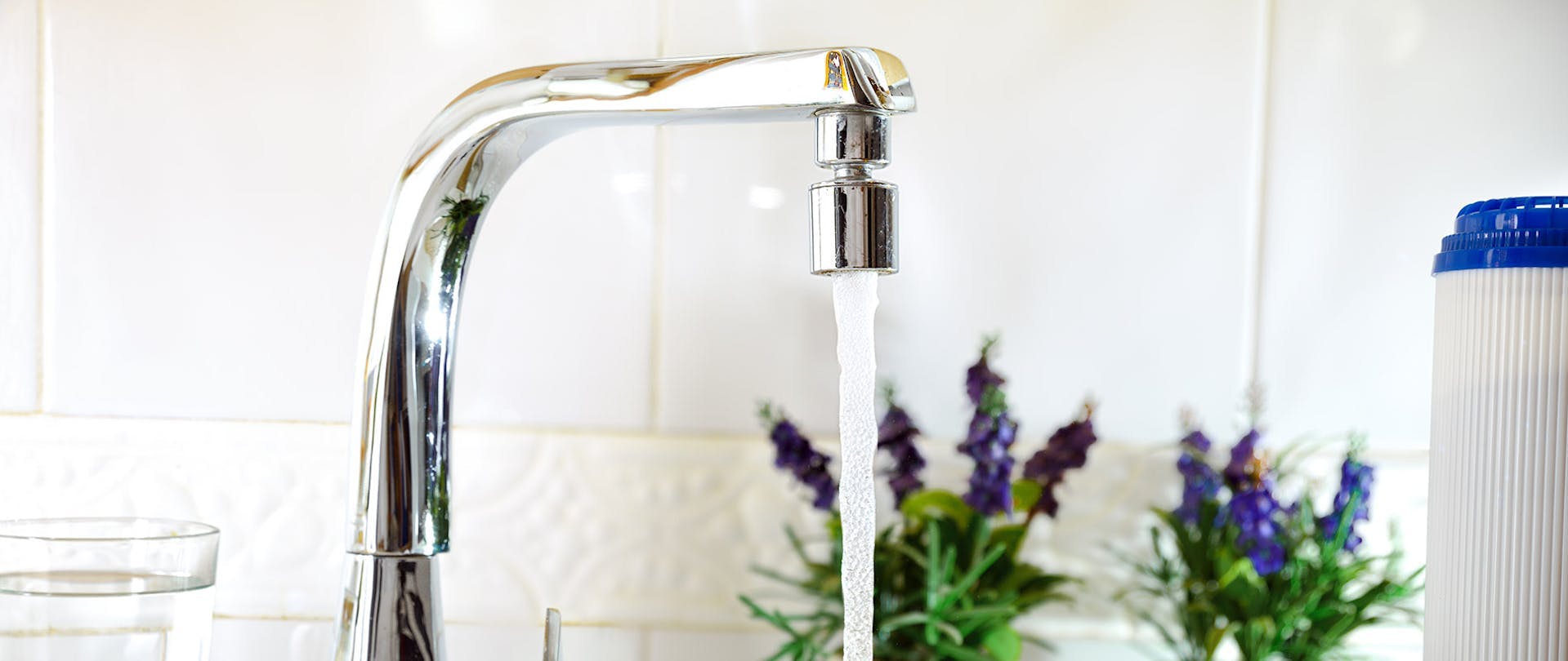 Water Purifier for Home Photo of Faucet Pouring